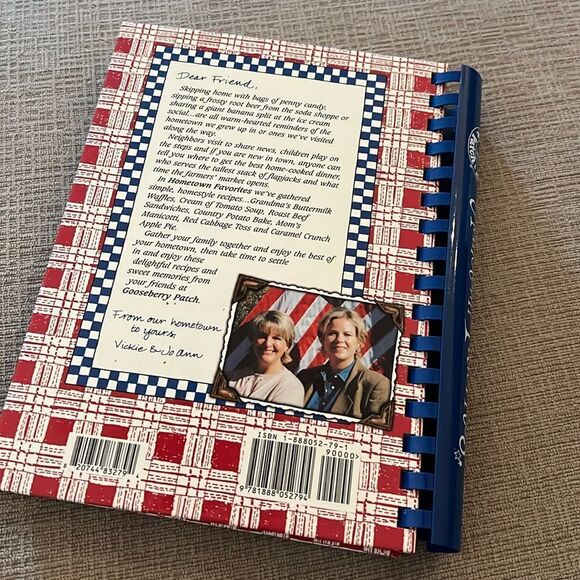 Gooseberry Patch Hometown Favorites Cookbook - Picture 2 of 4